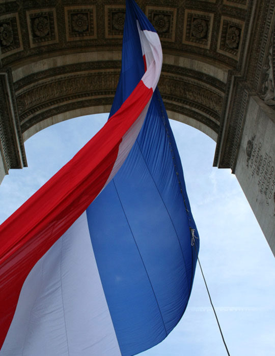 pavoisement Arc de Triomphe Paris 