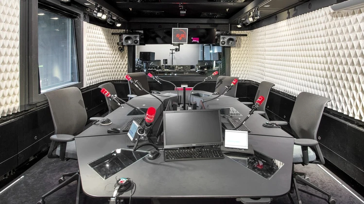 Studio Radio - J508120.jpg