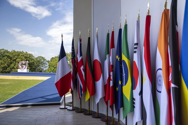 Pavoisement - drapeaux - G7 Evian